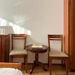 Lony Hotel Mochov