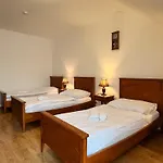Hotel Lony Mochov
