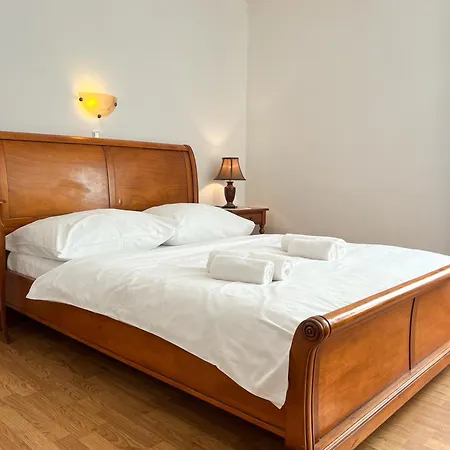Hotel Lony Mochov