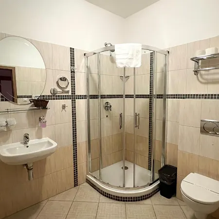 Hotel Lony