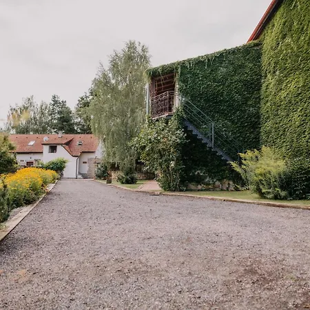 Hotel Lony Mochov
